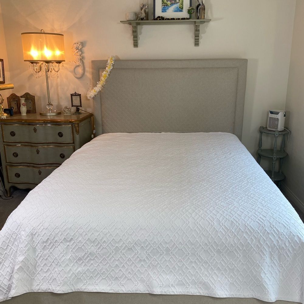 Luxurious White Matelasse coverlet woven Portugal